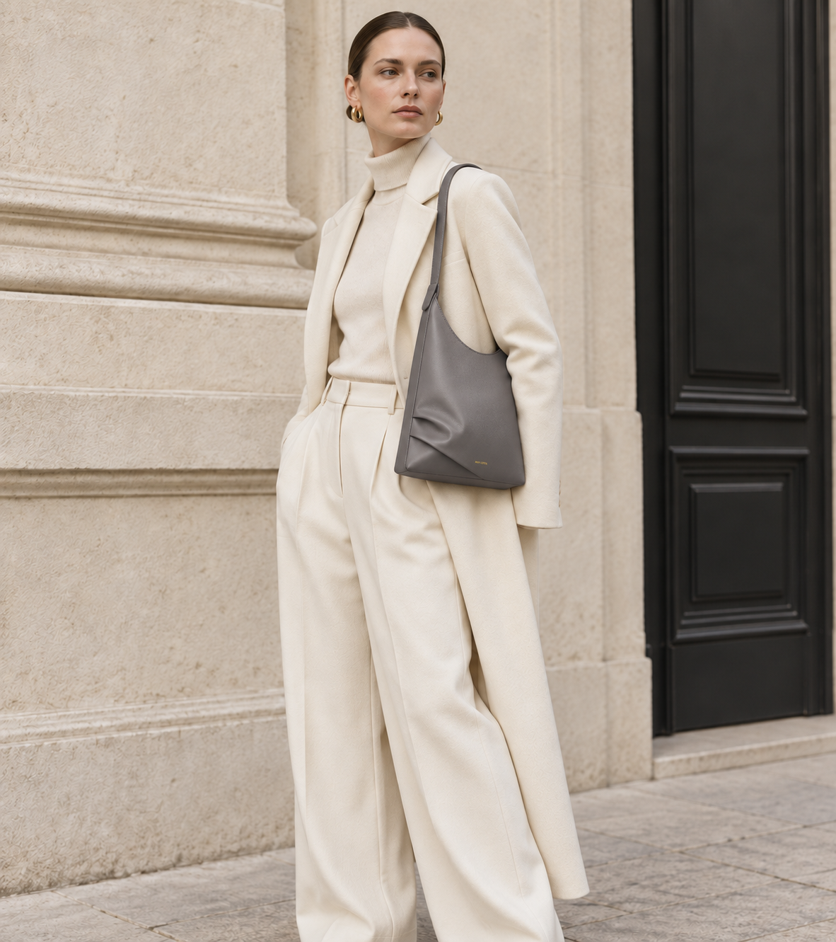 Model carries the mineral gray MUYLOTTA ML-SH07 shoulder bag.