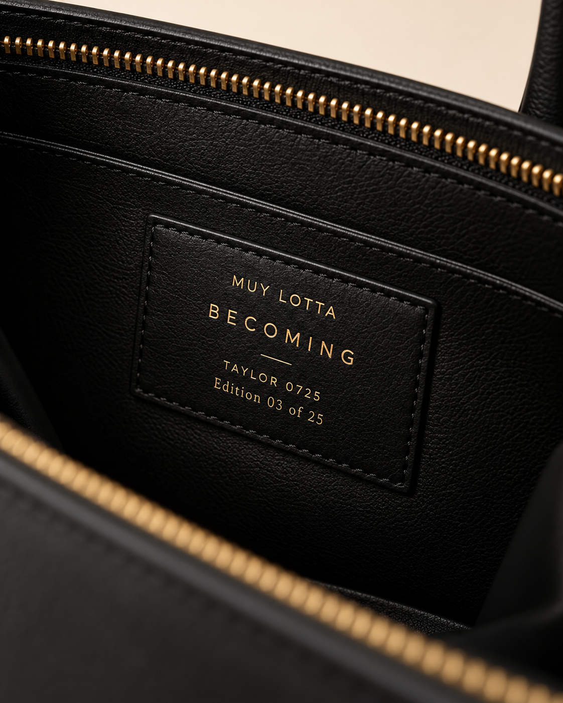 MUY LOTTA BECOMING interior label with example name TAYLOR, lucky number 0725 and edition 03 of 25.