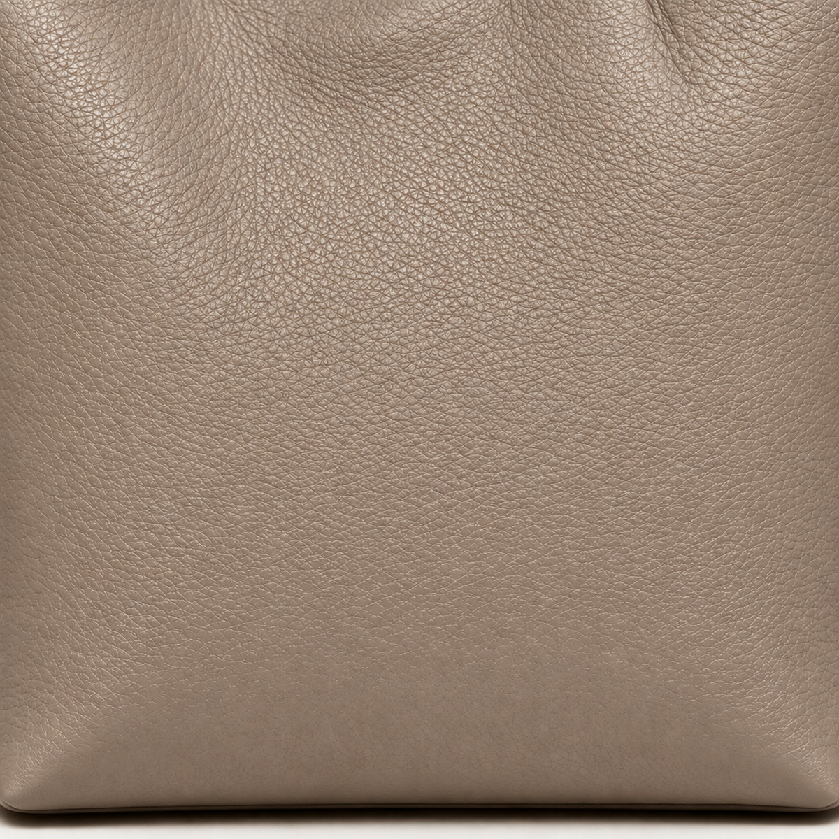 Close-up of the fine-grain Gray Taupe surface of the MUY LOTTA VEER Axis tote.